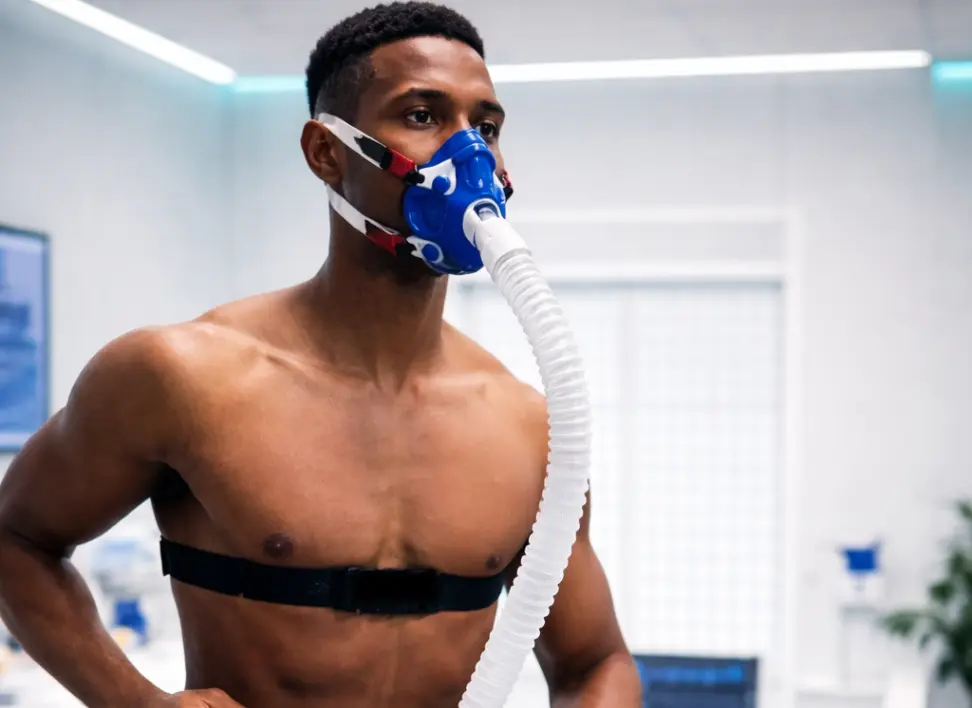 Man doing V02 Max testing in a modern clinic to better understand his cardiovascular health and train his zone 2