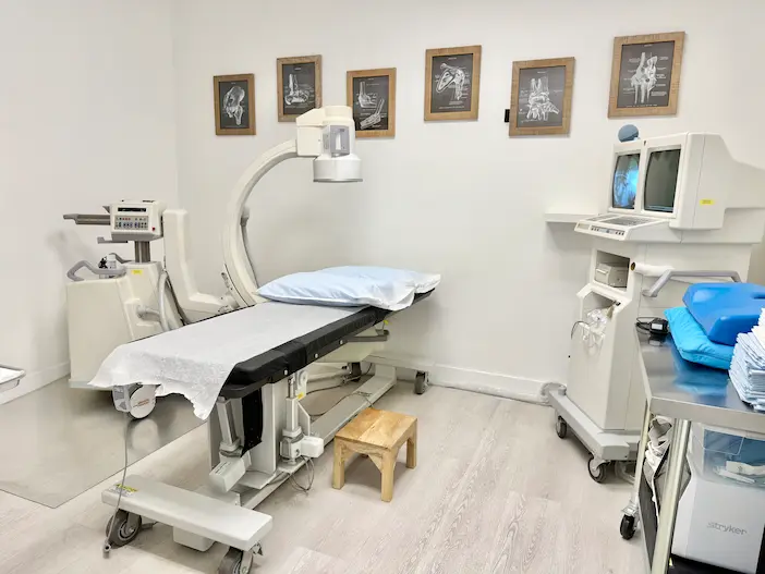 Stem cell therapy treatment room at NeoMedicine Institute in Doral, FL