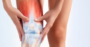 Medical illustration of knee pain showing the knee joint, surrounding muscles, and connective tissues.